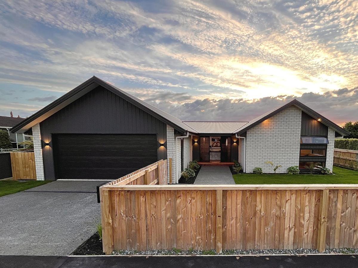 Luxury Villa, Central, Golf And Cafes - By Kosh Bnb Hamilton Eksteriør billede
