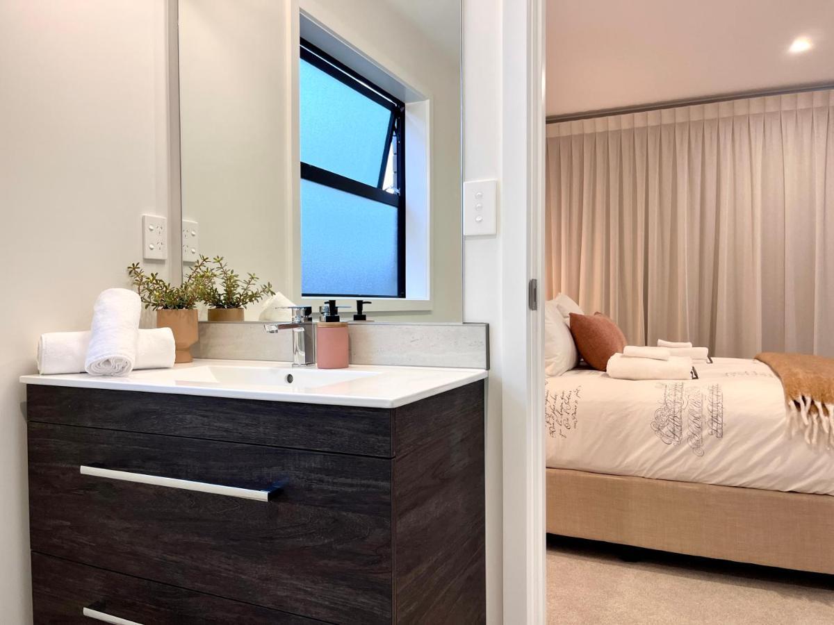 Luxury Villa, Central, Golf And Cafes - By Kosh Bnb Hamilton Eksteriør billede